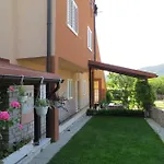 Vodaric Daire Cres